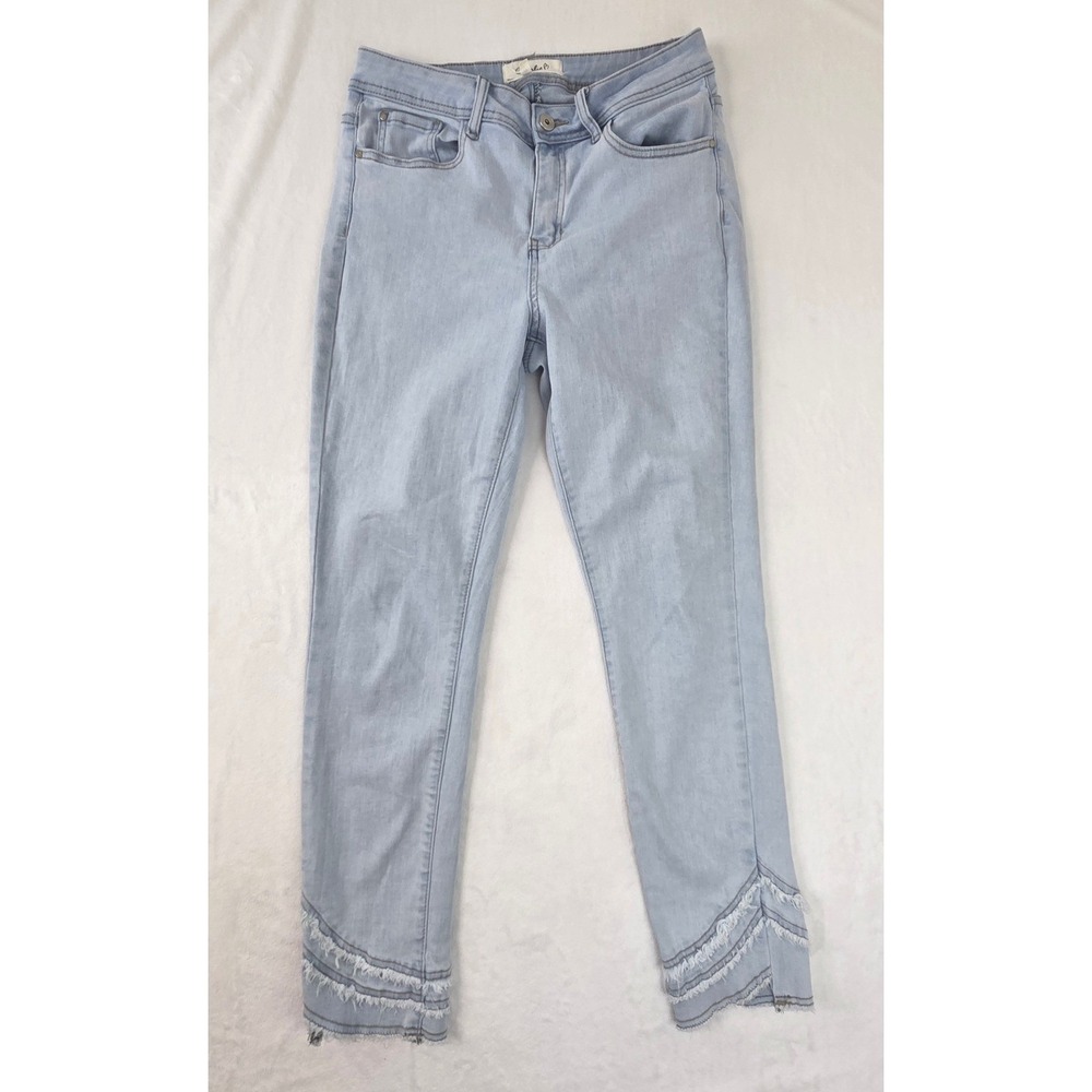 Charlie B Jeans 8 Light Blue Excellent Frayed Hem Straight Leg C5273Z-431A